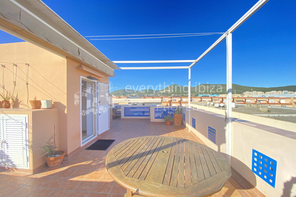 Modern Duplex Apartment with Roof Terrace in Ibiza Town, ref. 1523, for sale in Ibiza by everything ibiza Properties