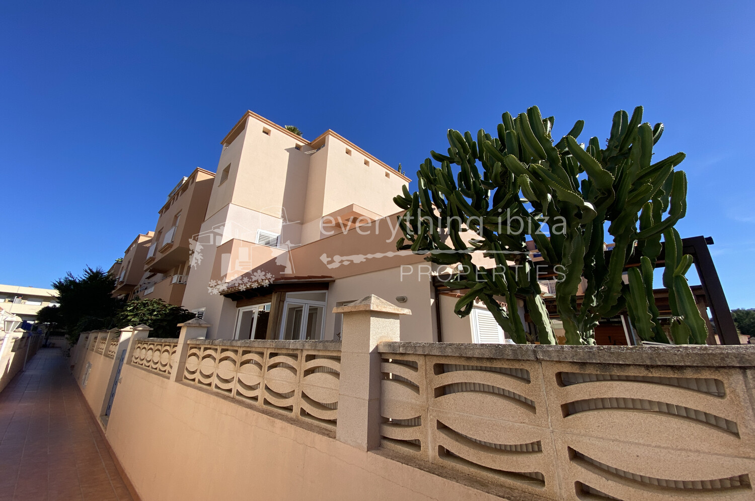Modern Duplex Apartment with Roof Terrace in Ibiza Town, ref. 1523, for sale in Ibiza by everything ibiza Properties