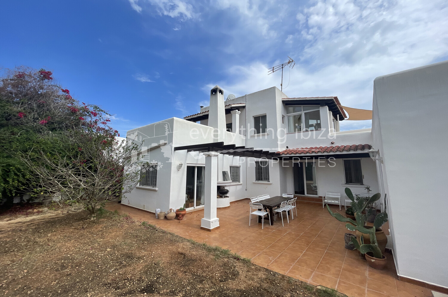 Charming Detached House Close to Popular San Carlos, ref. 1526, for sale in Ibiza by everything ibiza Properties