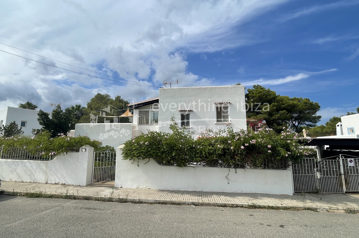 Charming Detached House Close to Popular San Carlos, ref. 1526, for sale in Ibiza by everything ibiza Properties