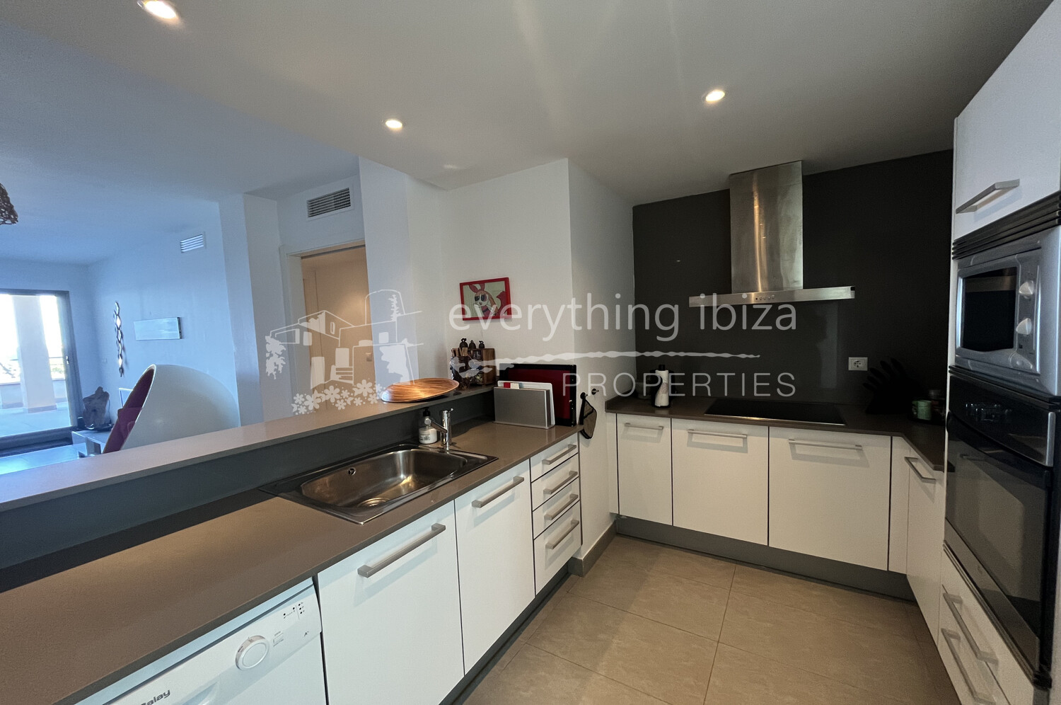 Super Penthouse with Roof Terrace & Stunning Views, ref. 1529, for sale in Ibiza by everything ibiza Properties