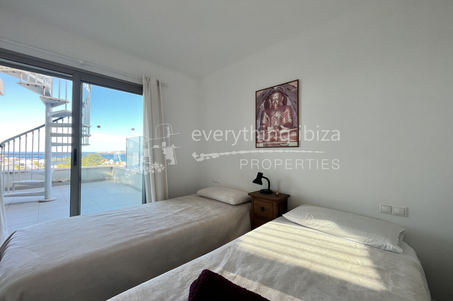 Super Penthouse with Roof Terrace & Stunning Views, ref. 1529, for sale in Ibiza by everything ibiza Properties