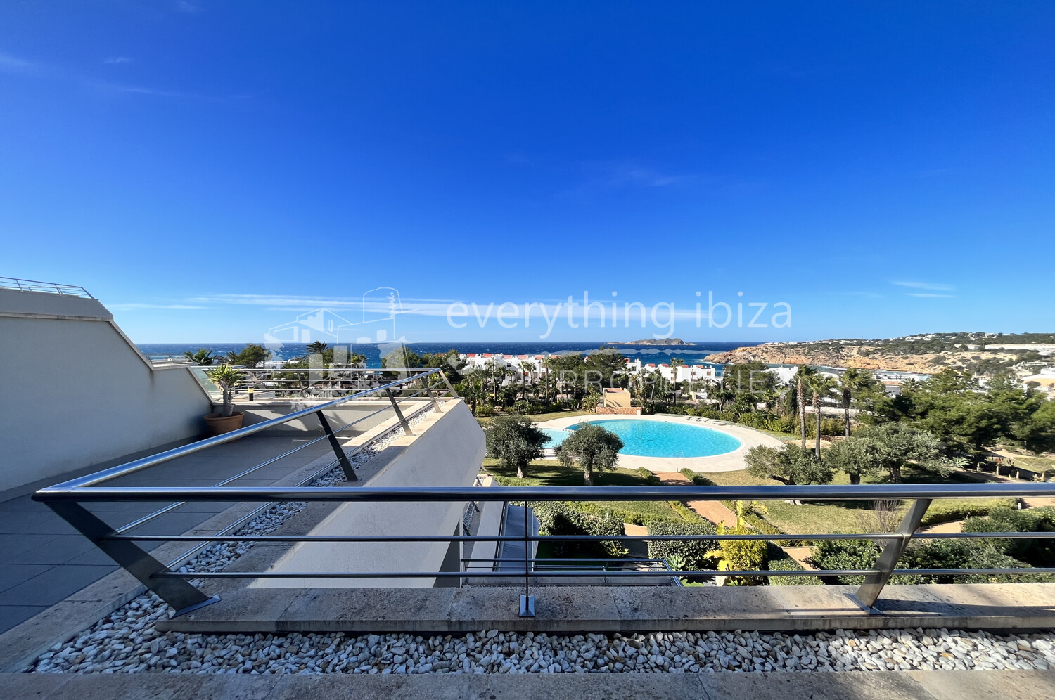 Super Penthouse with Roof Terrace & Stunning Views, ref. 1529, for sale in Ibiza by everything ibiza Properties