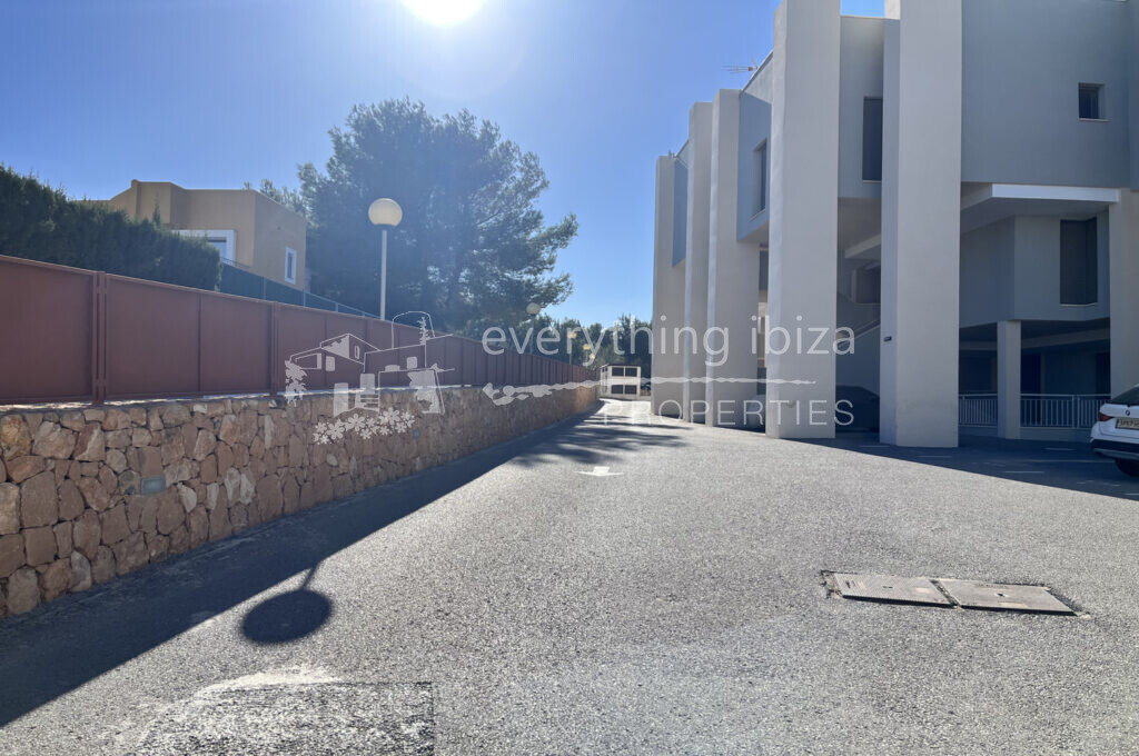 Super Penthouse with Roof Terrace & Stunning Views, ref. 1529, for sale in Ibiza by everything ibiza Properties