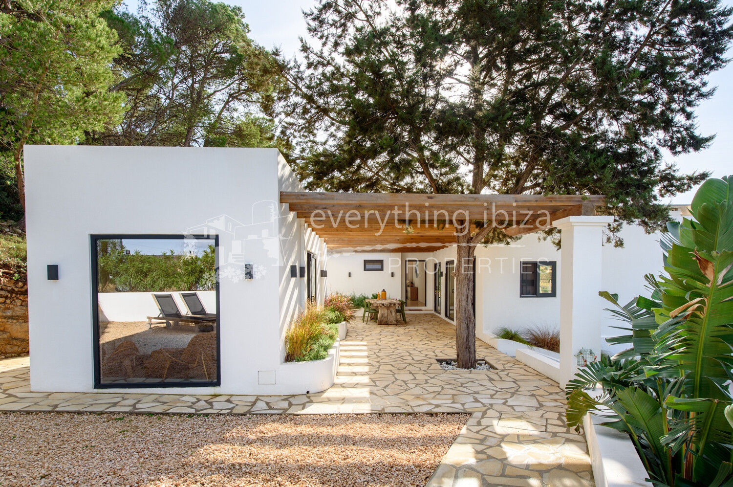 Modern Cosmopolitan Villa Recently Renovated in Es Cubells, ref. 1532, for sale in Ibiza by everything ibiza Properties