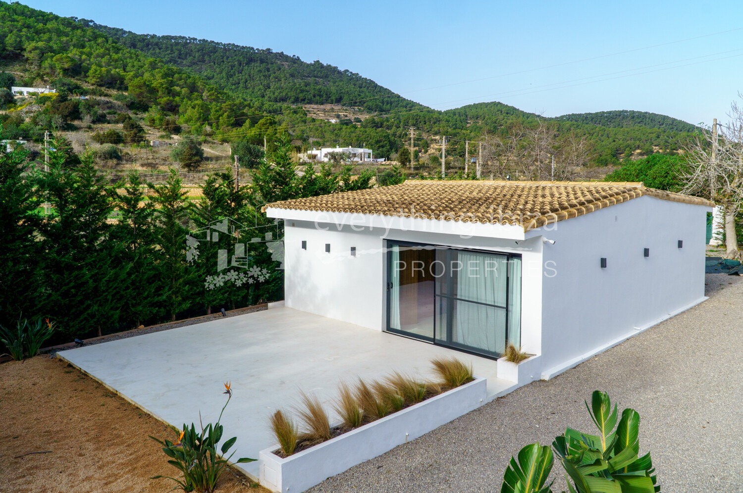 Modern Cosmopolitan Villa Recently Renovated in Es Cubells, ref. 1532, for sale in Ibiza by everything ibiza Properties