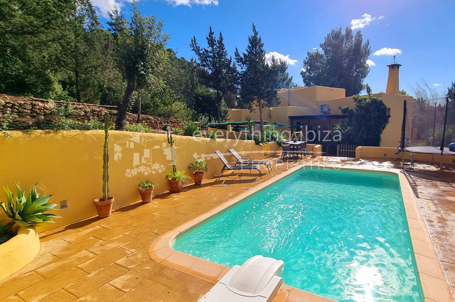 Beautiful Traditional Country Finca with Full Tourist License, ref. 1536, for sale in Ibiza by everything ibiza Properties