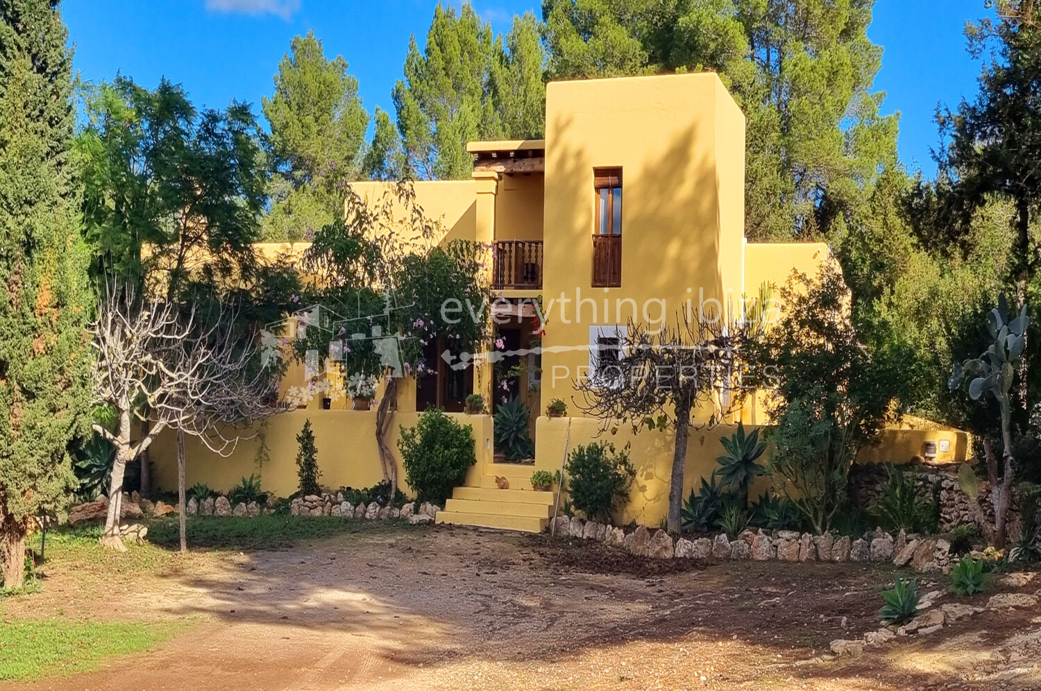 Beautiful Traditional Country Finca with Full Tourist License, ref. 1536, for sale in Ibiza by everything ibiza Properties