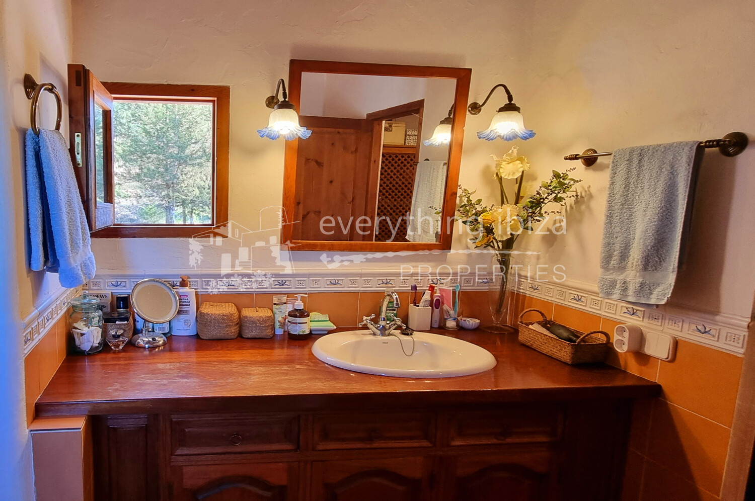 Beautiful Traditional Country Finca with Full Tourist License, ref. 1536, for sale in Ibiza by everything ibiza Properties