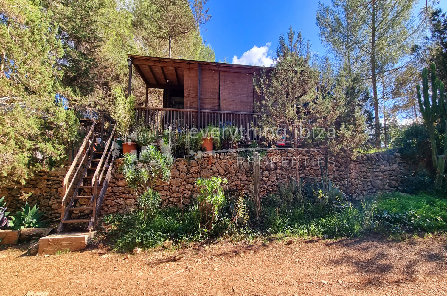 Beautiful Traditional Country Finca with Full Tourist License, ref. 1536, for sale in Ibiza by everything ibiza Properties
