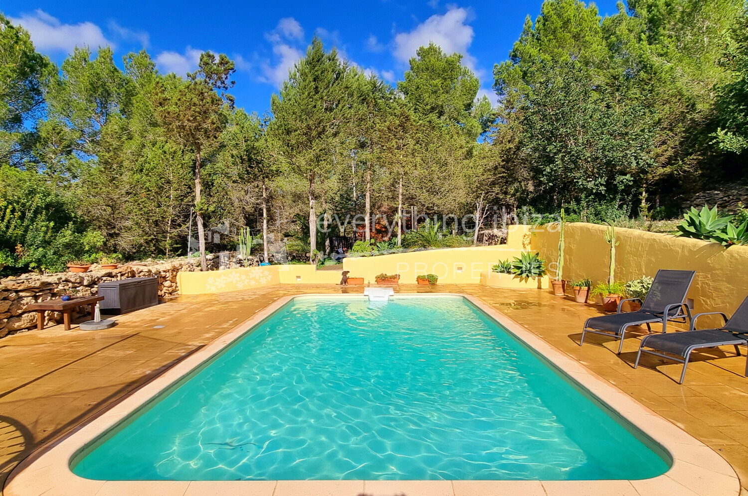 Beautiful Traditional Country Finca with Full Tourist License, ref. 1536, for sale in Ibiza by everything ibiza Properties