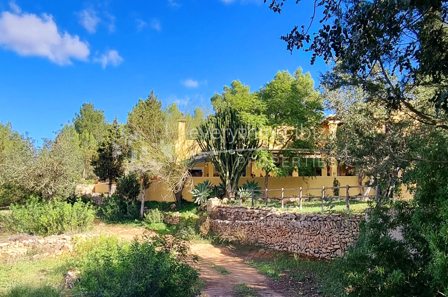 Beautiful Traditional Country Finca with Full Tourist License, ref. 1536, for sale in Ibiza by everything ibiza Properties