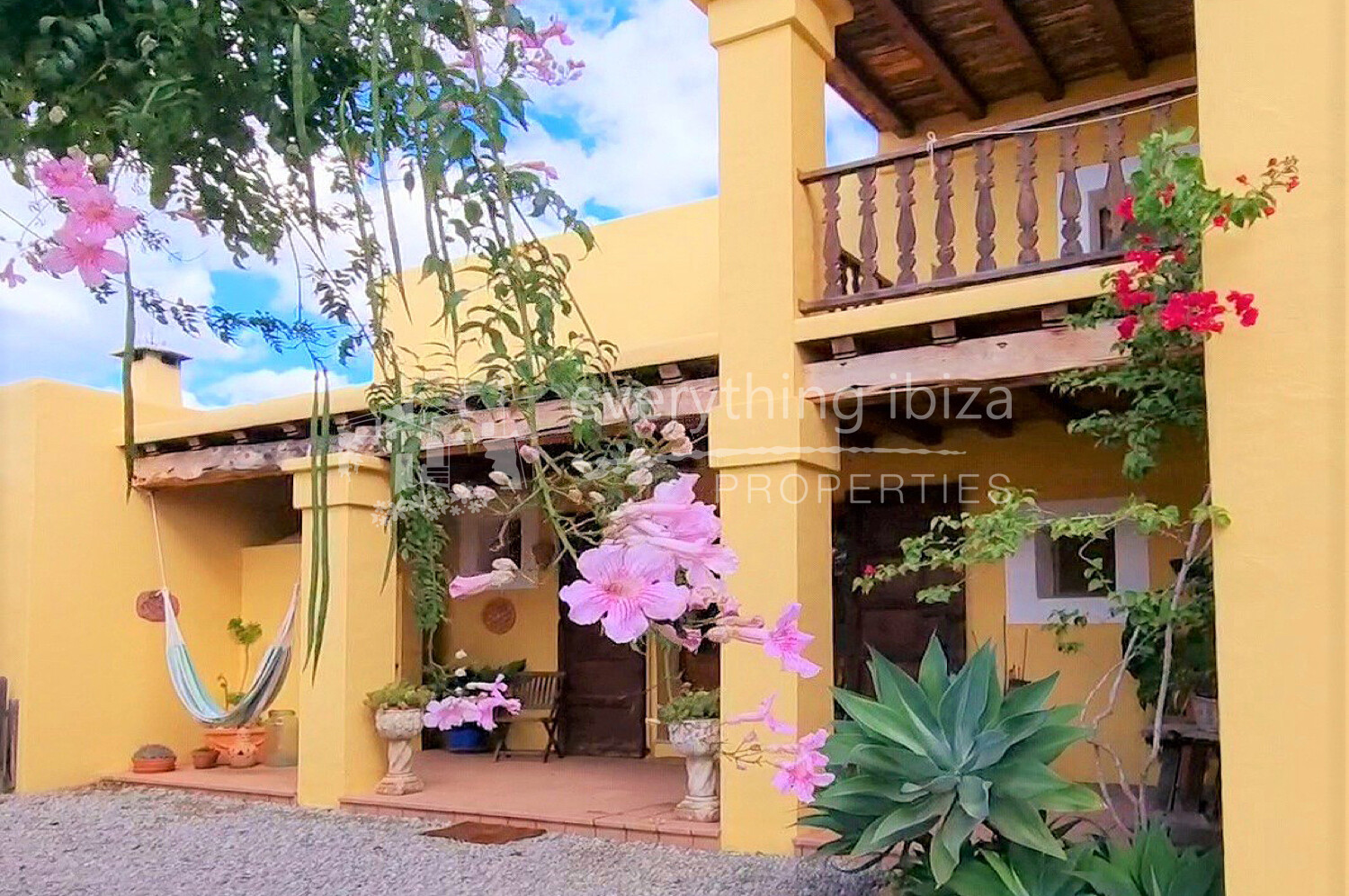Beautiful Traditional Country Finca with Full Tourist License, ref. 1536, for sale in Ibiza by everything ibiza Properties