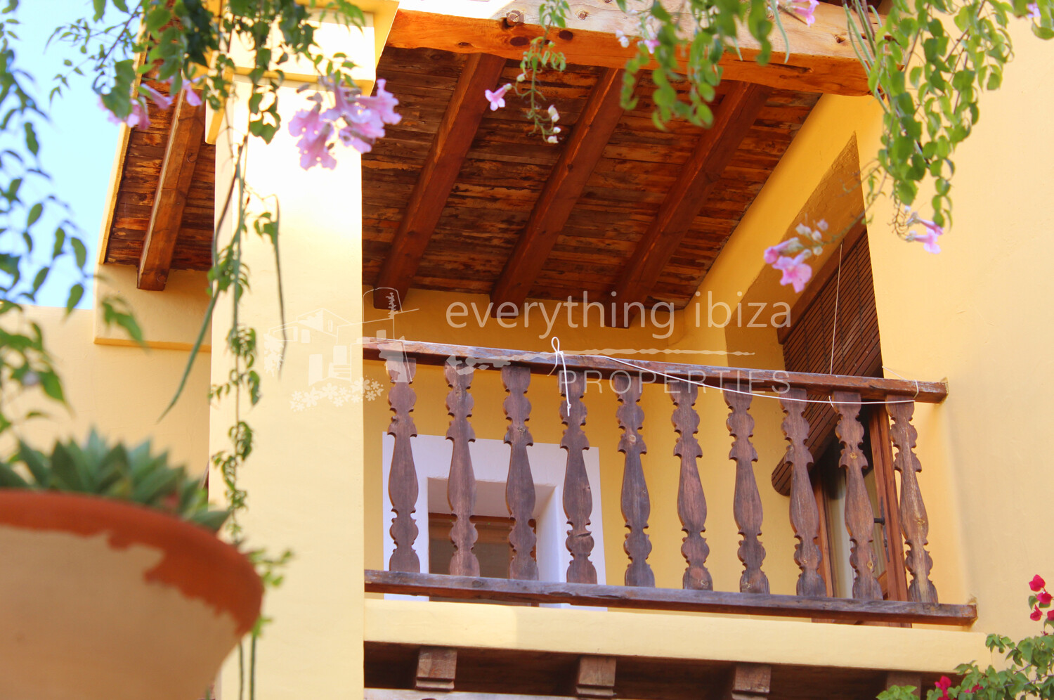 Beautiful Traditional Country Finca with Full Tourist License, ref. 1536, for sale in Ibiza by everything ibiza Properties