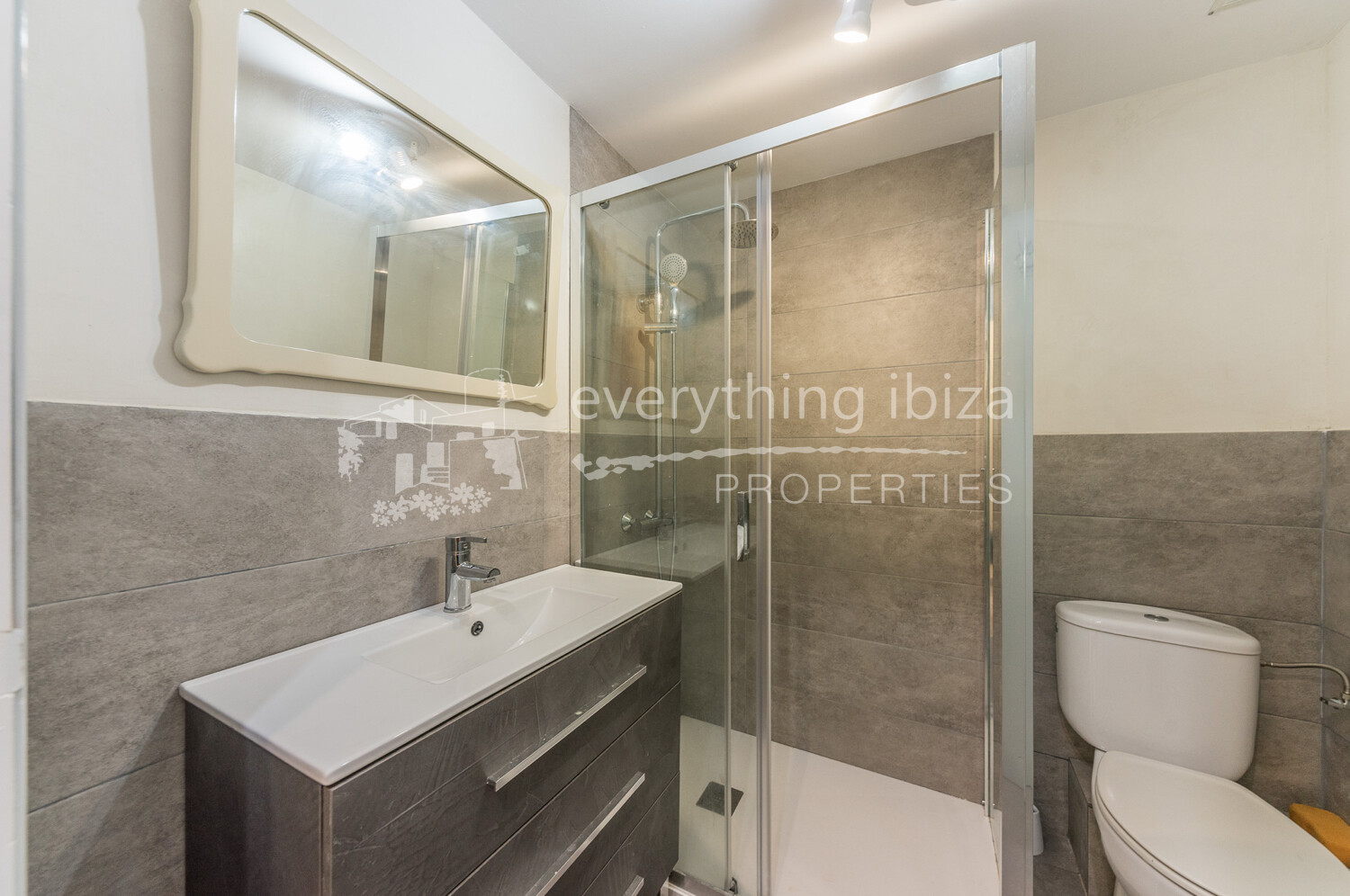 Impressive 4 Bedroomed Townhouse Close to the Beach & Sea, ref. 1537, for sale in Ibiza by everything ibiza Properties