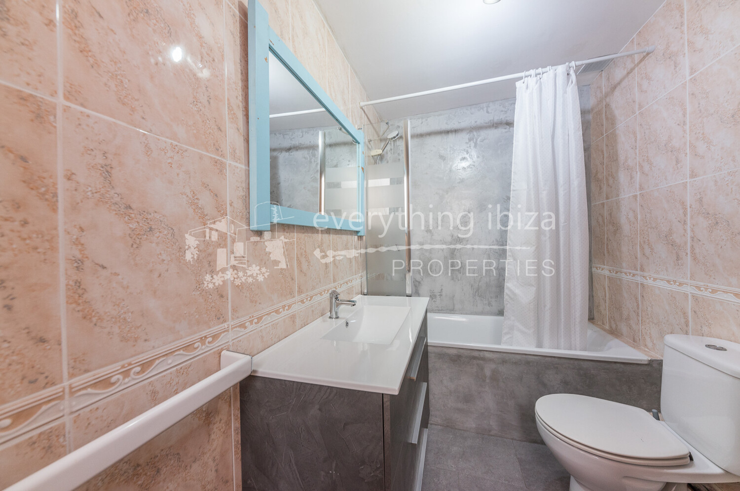 Impressive 4 Bedroomed Townhouse Close to the Beach & Sea, ref. 1537, for sale in Ibiza by everything ibiza Properties