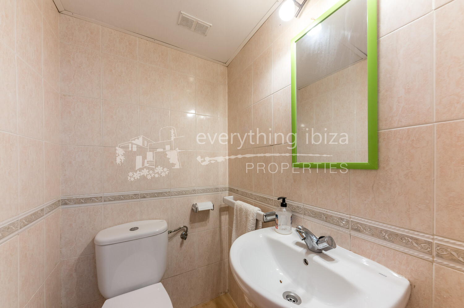 Impressive 4 Bedroomed Townhouse Close to the Beach & Sea, ref. 1537, for sale in Ibiza by everything ibiza Properties