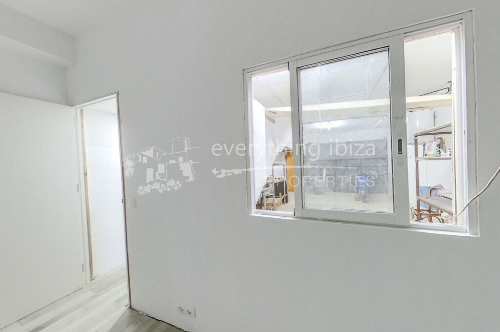 Impressive 4 Bedroomed Townhouse Close to the Beach & Sea, ref. 1537, for sale in Ibiza by everything ibiza Properties
