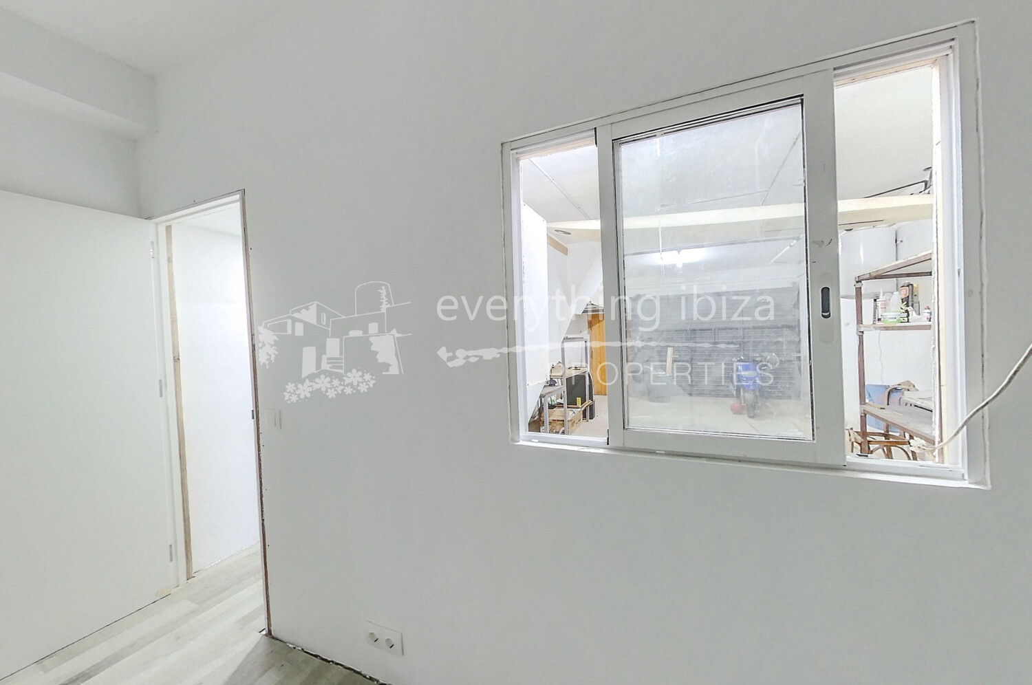 Impressive 4 Bedroomed Townhouse Close to the Beach & Sea, ref. 1537, for sale in Ibiza by everything ibiza Properties