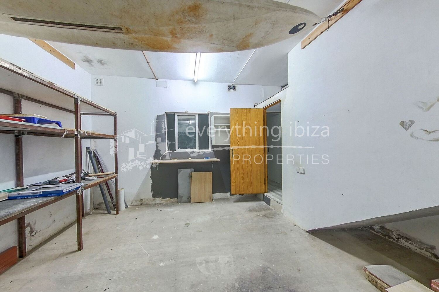 Impressive 4 Bedroomed Townhouse Close to the Beach & Sea, ref. 1537, for sale in Ibiza by everything ibiza Properties