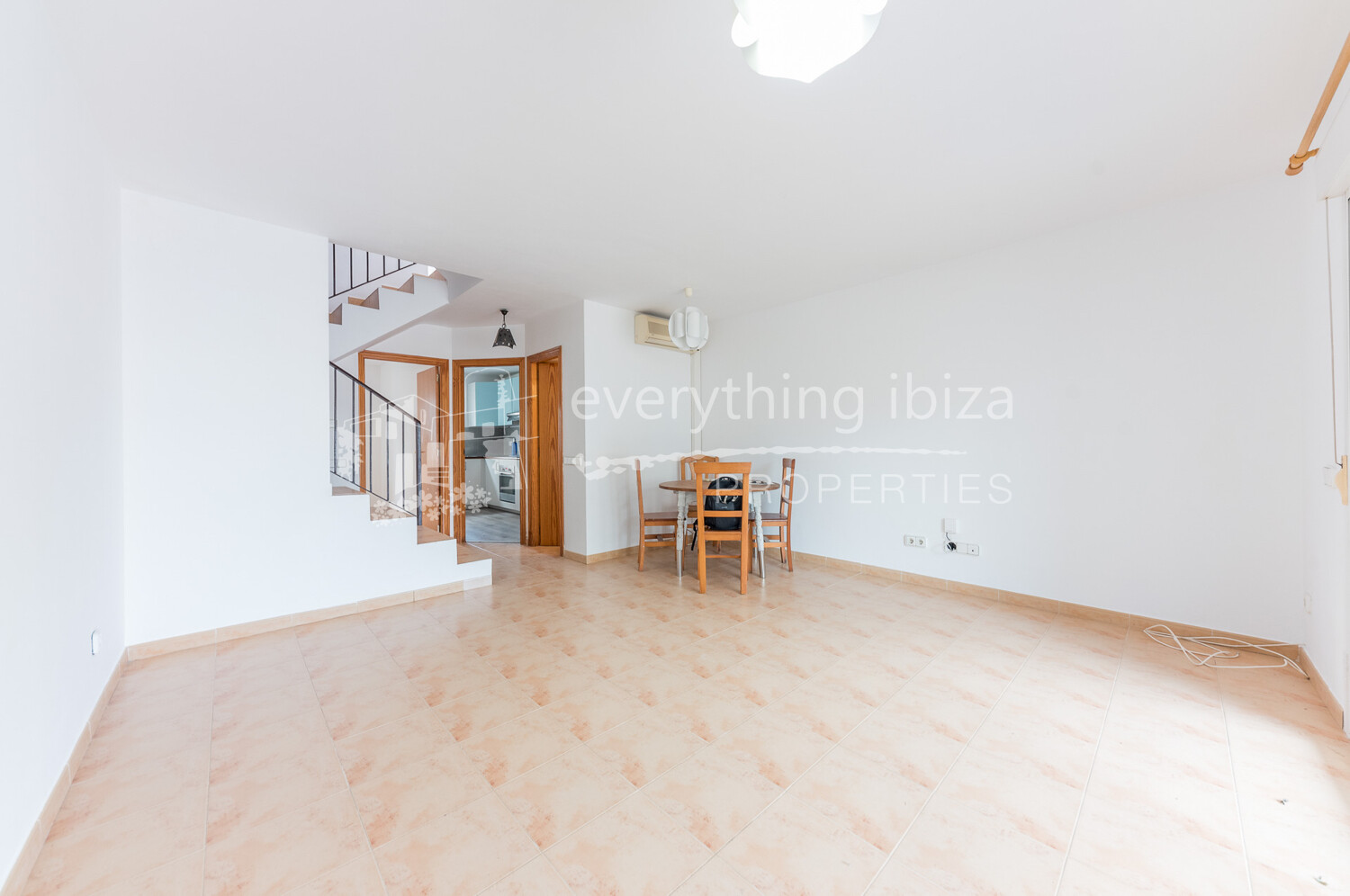 Impressive 4 Bedroomed Townhouse Close to the Beach & Sea, ref. 1537, for sale in Ibiza by everything ibiza Properties