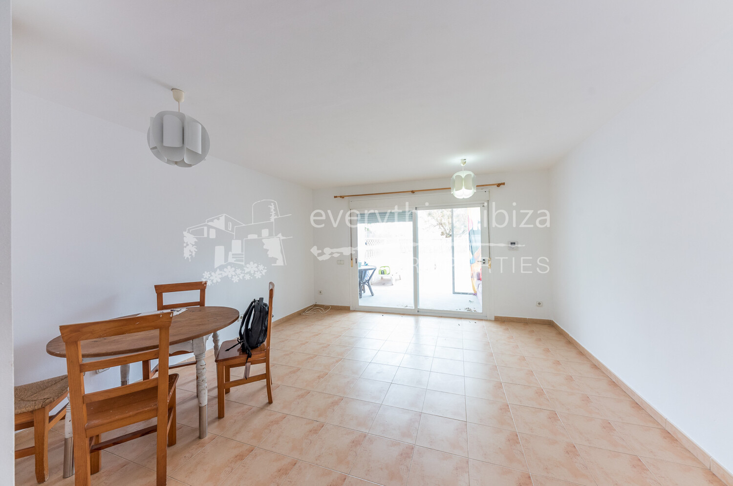 Impressive 4 Bedroomed Townhouse Close to the Beach & Sea, ref. 1537, for sale in Ibiza by everything ibiza Properties