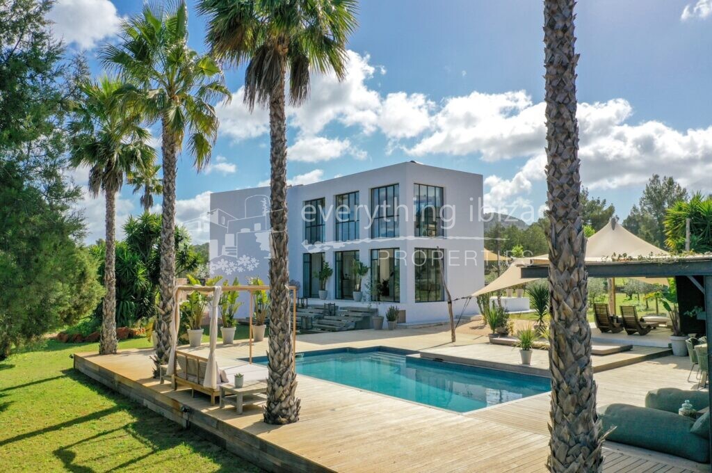 Luxury Cosmopolitan Villa of Top Quality Set in Peaceful Countryside, ref. 1542, for sale in Ibiza by everything ibiza Properties