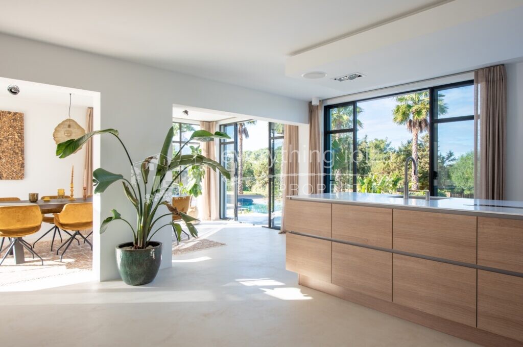 Luxury Cosmopolitan Villa of Top Quality Set in Peaceful Countryside, ref. 1542, for sale in Ibiza by everything ibiza Properties