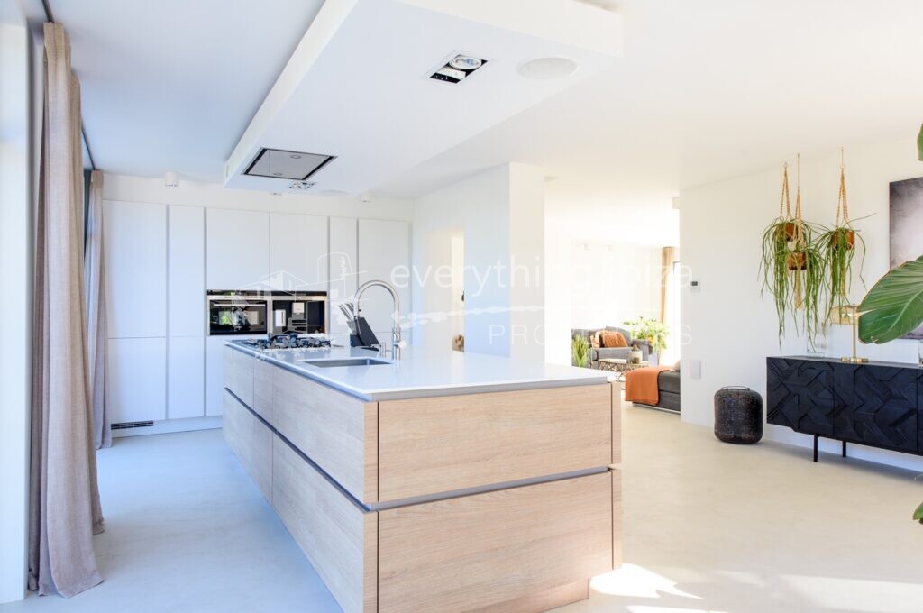 Luxury Cosmopolitan Villa of Top Quality Set in Peaceful Countryside, ref. 1542, for sale in Ibiza by everything ibiza Properties