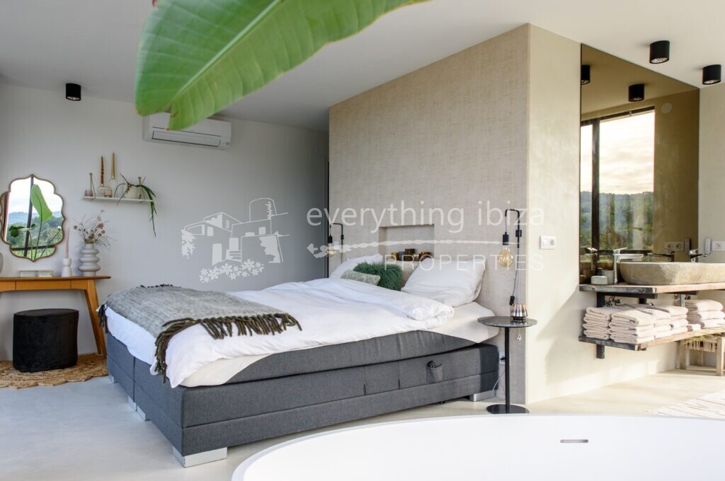 Luxury Cosmopolitan Villa of Top Quality Set in Peaceful Countryside, ref. 1542, for sale in Ibiza by everything ibiza Properties