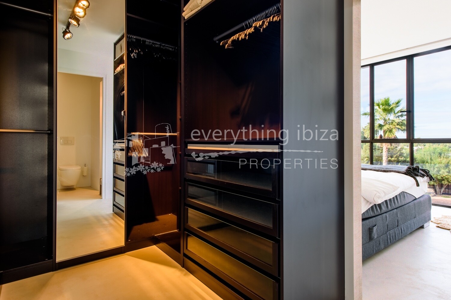 Luxury Cosmopolitan Villa of Top Quality Set in Peaceful Countryside, ref. 1542, for sale in Ibiza by everything ibiza Properties