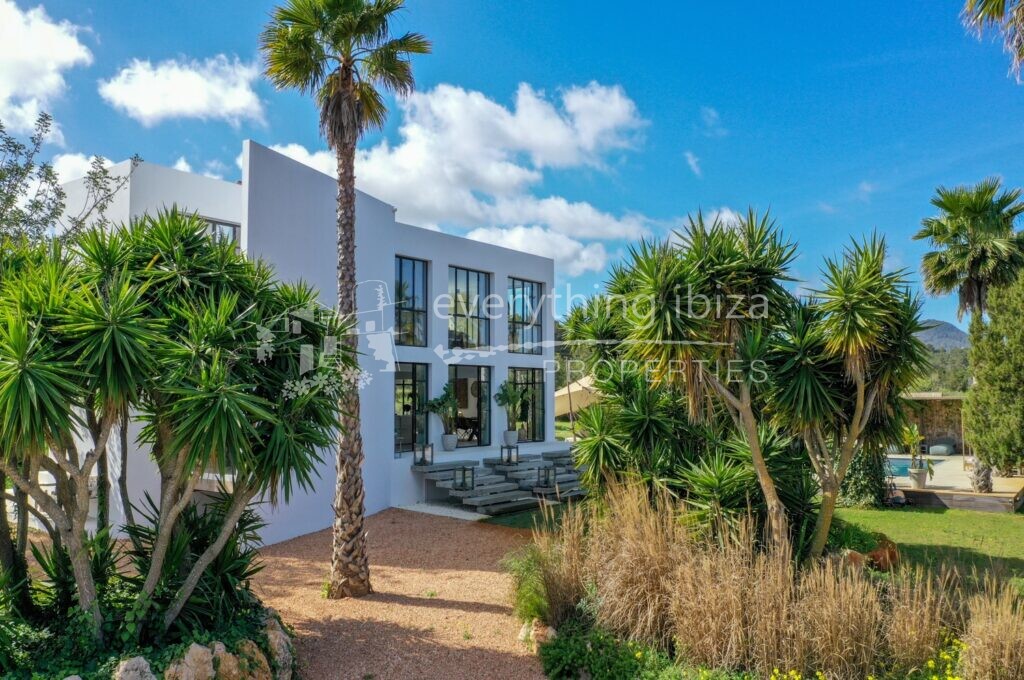 Luxury Cosmopolitan Villa of Top Quality Set in Peaceful Countryside, ref. 1542, for sale in Ibiza by everything ibiza Properties
