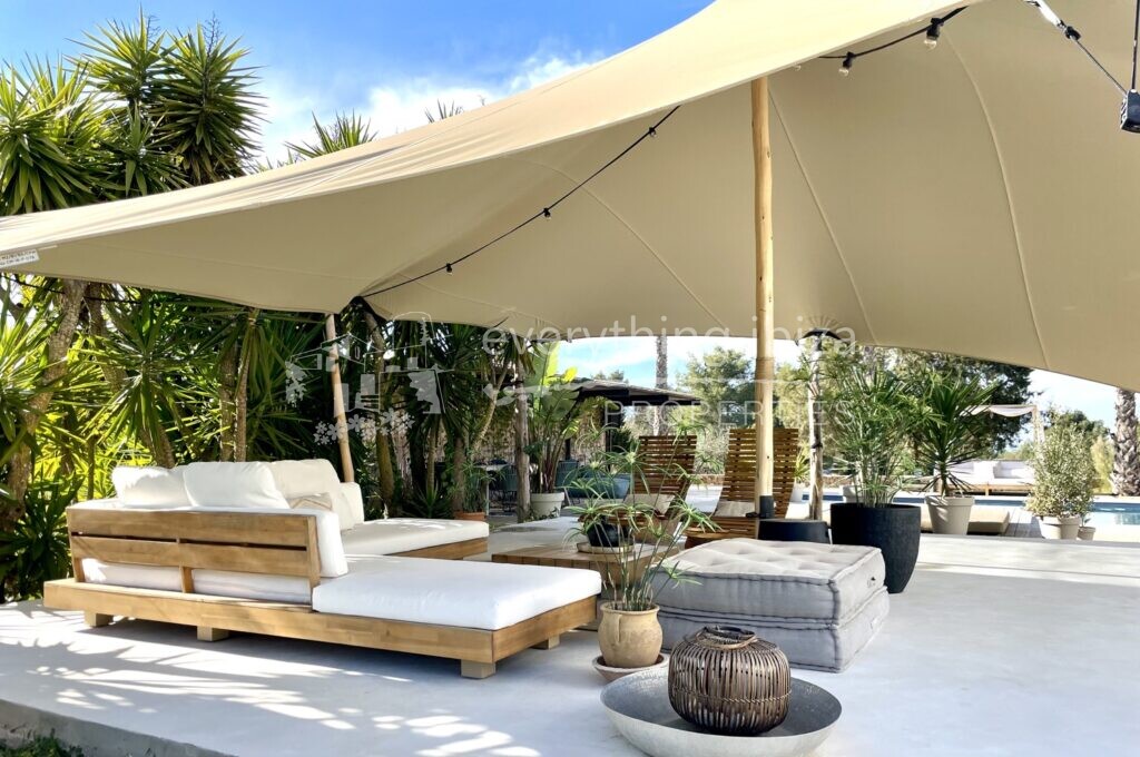 Luxury Cosmopolitan Villa of Top Quality Set in Peaceful Countryside, ref. 1542, for sale in Ibiza by everything ibiza Properties
