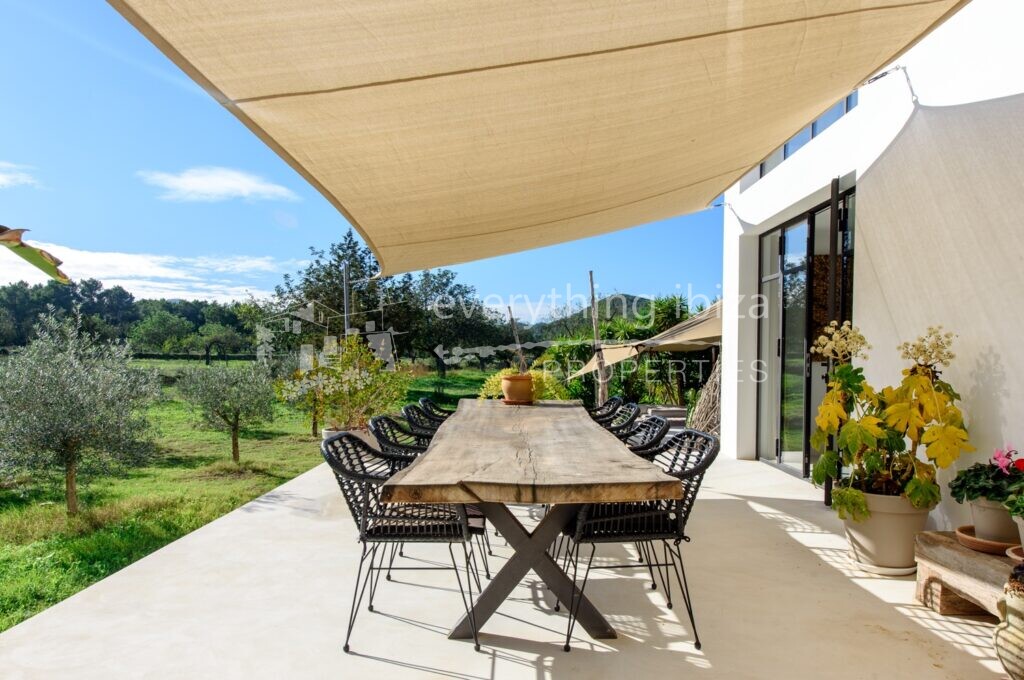 Luxury Cosmopolitan Villa of Top Quality Set in Peaceful Countryside, ref. 1542, for sale in Ibiza by everything ibiza Properties