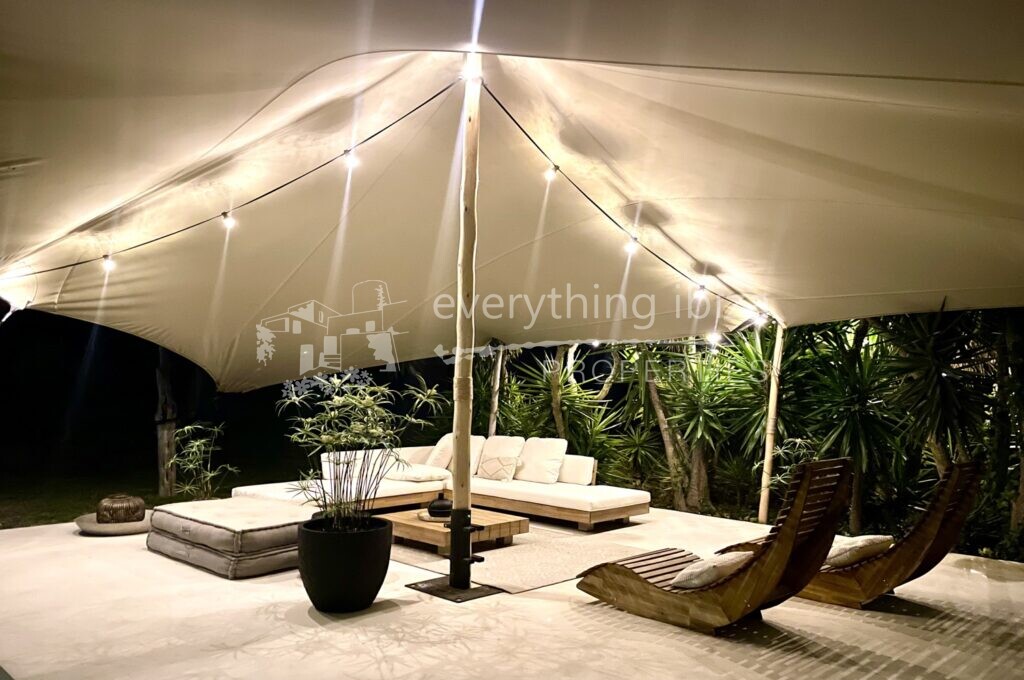 Luxury Cosmopolitan Villa of Top Quality Set in Peaceful Countryside, ref. 1542, for sale in Ibiza by everything ibiza Properties