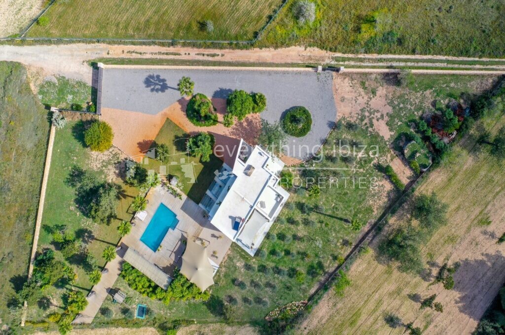 Luxury Cosmopolitan Villa of Top Quality Set in Peaceful Countryside, ref. 1542, for sale in Ibiza by everything ibiza Properties