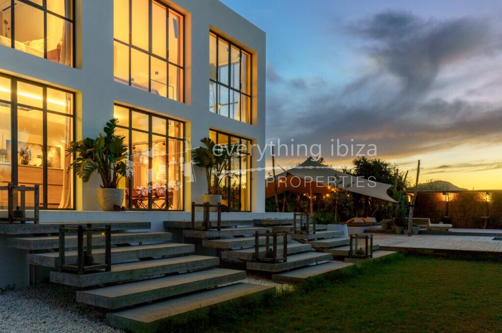 Luxury Cosmopolitan Villa of Top Quality Set in Peaceful Countryside, ref. 1542, for sale in Ibiza by everything ibiza Properties
