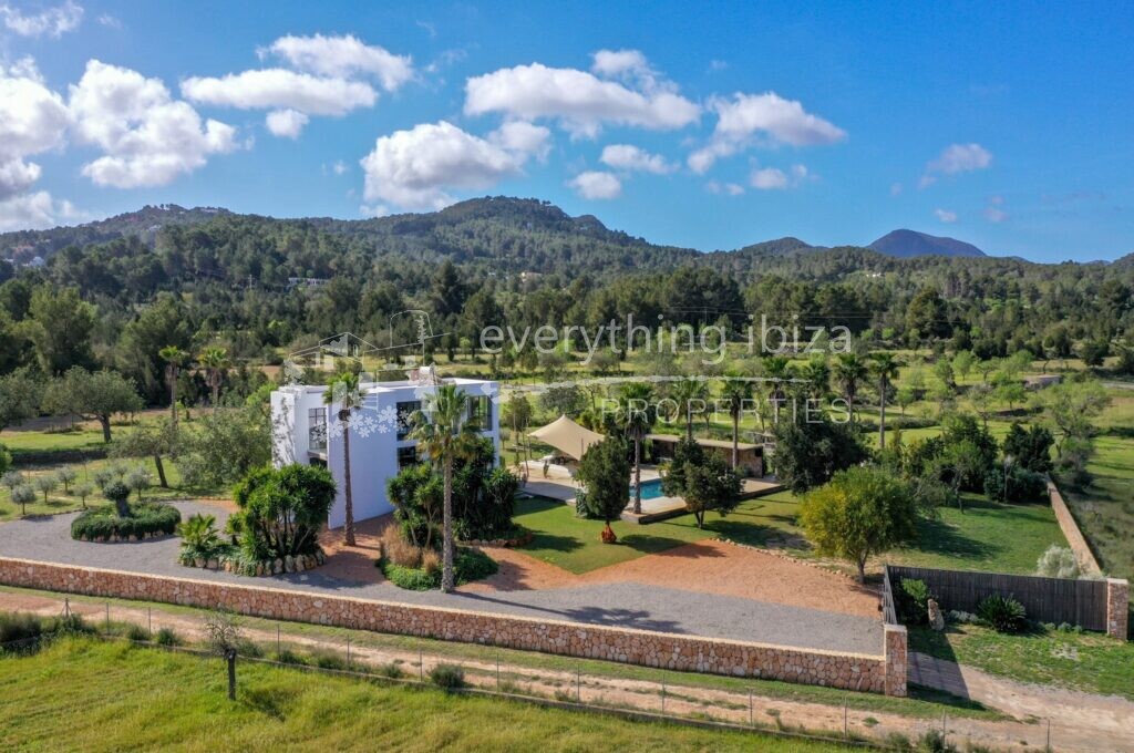 Luxury Cosmopolitan Villa of Top Quality Set in Peaceful Countryside, ref. 1542, for sale in Ibiza by everything ibiza Properties