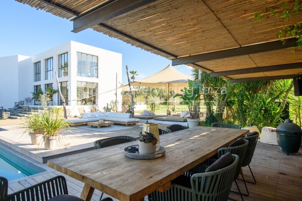 Luxury Cosmopolitan Villa of Top Quality Set in Peaceful Countryside, ref. 1542, for sale in Ibiza by everything ibiza Properties