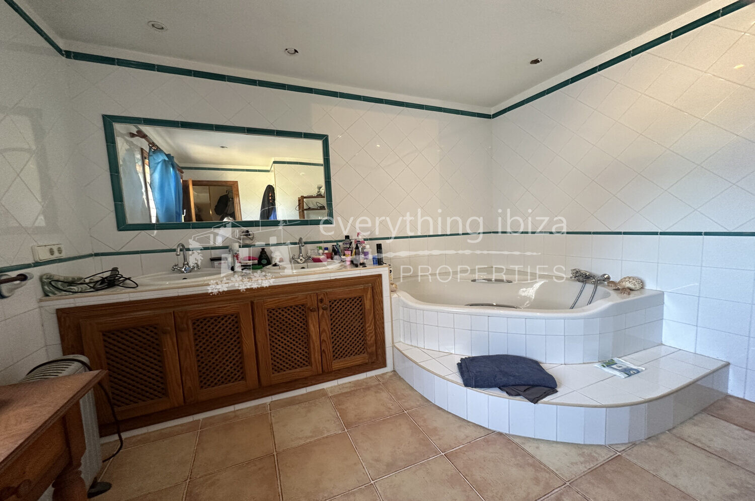Charming Traditionally Styled Villa Set on a Large Country Plot, ref. 1546, for sale in Ibiza by everything ibiza Properties