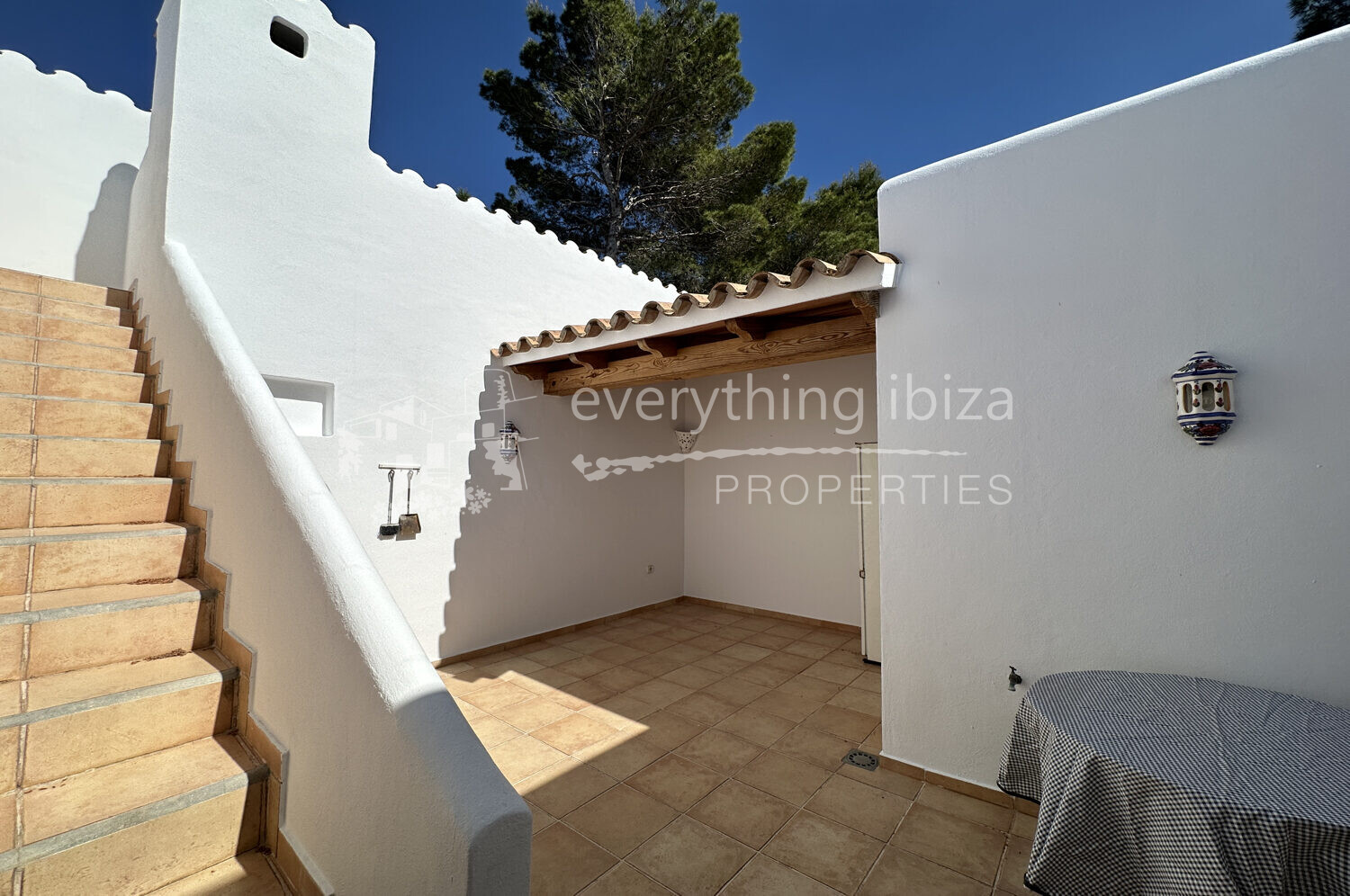 Charming Traditionally Styled Villa Set on a Large Country Plot, ref. 1546, for sale in Ibiza by everything ibiza Properties