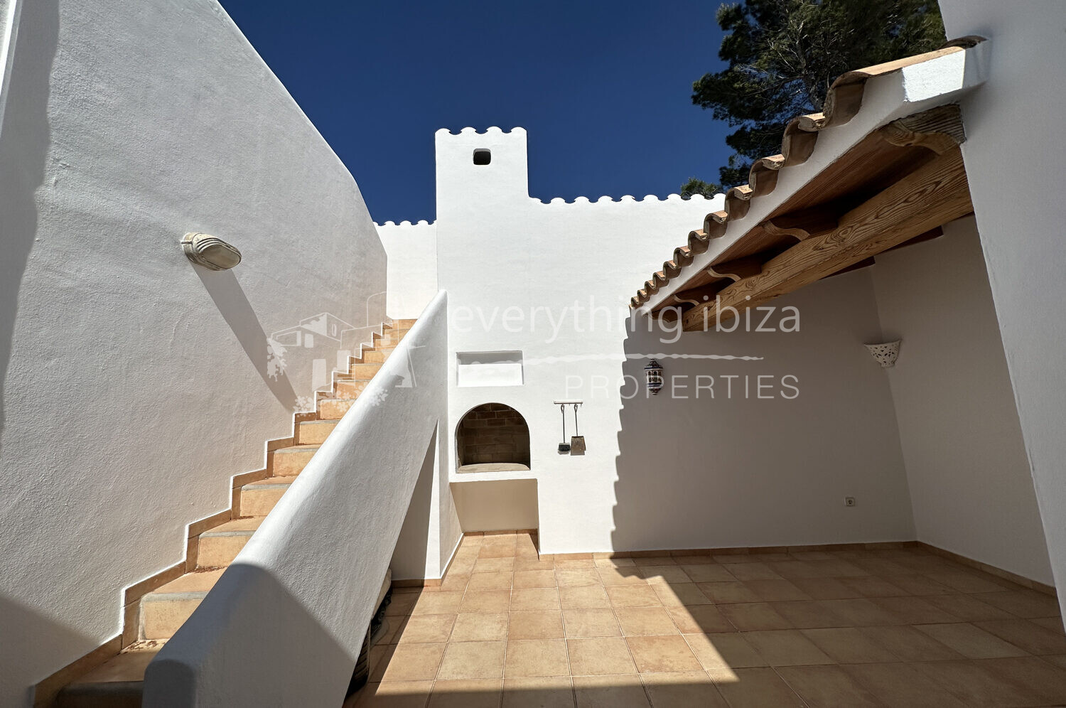 Charming Traditionally Styled Villa Set on a Large Country Plot, ref. 1546, for sale in Ibiza by everything ibiza Properties