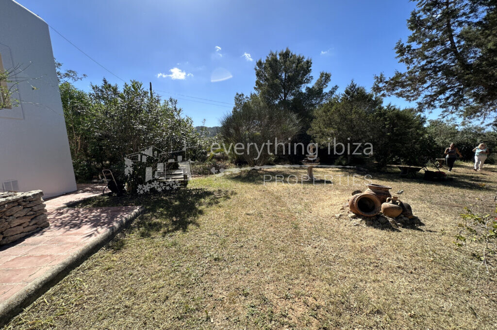 Charming Traditionally Styled Villa Set on a Large Country Plot, ref. 1546, for sale in Ibiza by everything ibiza Properties