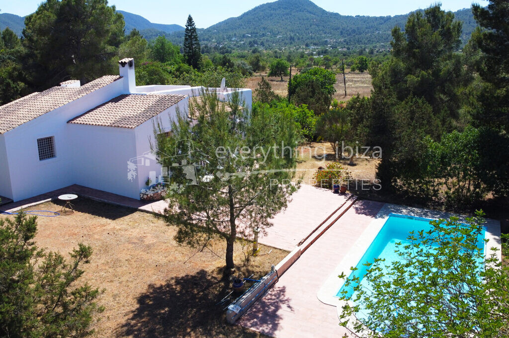 Charming Traditionally Styled Villa Set on a Large Country Plot, ref. 1546, for sale in Ibiza by everything ibiza Properties