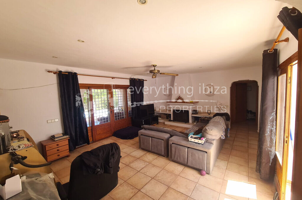 Charming Traditionally Styled Villa Set on a Large Country Plot, ref. 1546, for sale in Ibiza by everything ibiza Properties