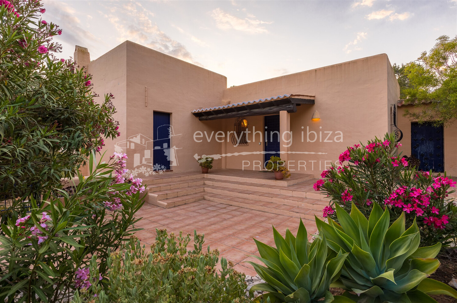 Beautiful Stylish Villa Near to the Beach with Sea & Sunset Views, ref. 1605, for sale in Ibiza by everything ibiza Properties