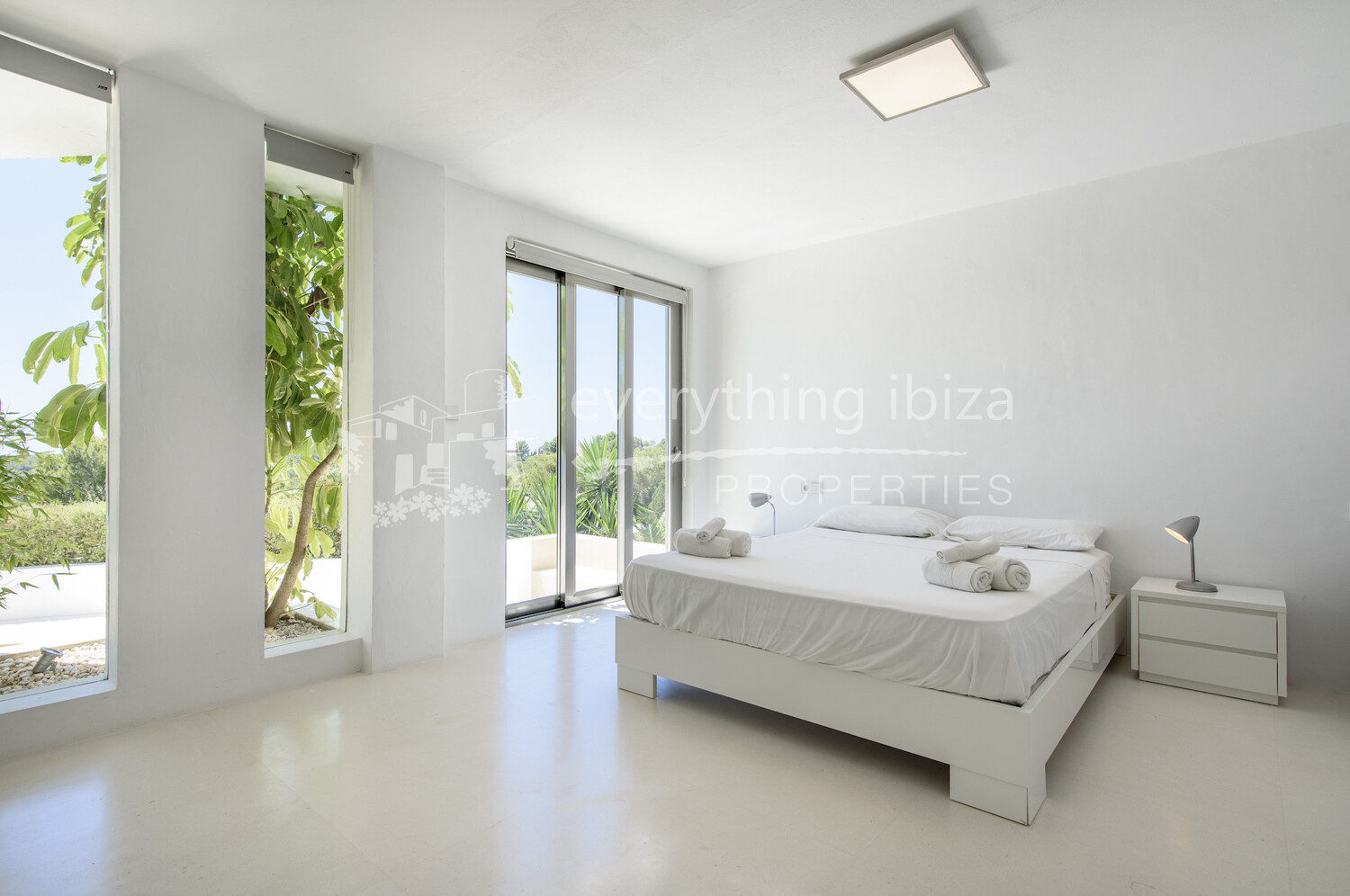 Luxurious Cosmopolitan Villa with Stunning Sea and Sunset Views, ref. 1609, for sale in Ibiza by everything ibiza Properties