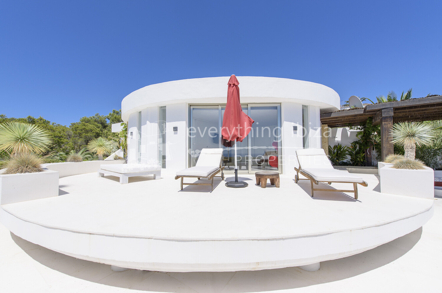 Luxurious Cosmopolitan Villa with Stunning Sea and Sunset Views, ref. 1609, for sale in Ibiza by everything ibiza Properties