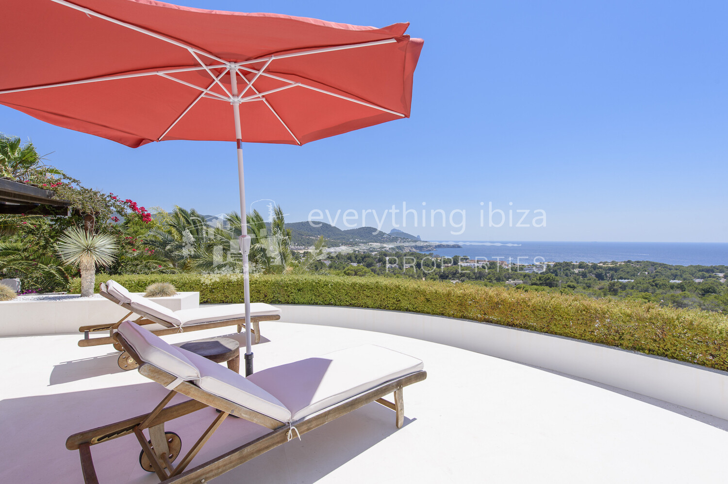 Luxurious Cosmopolitan Villa with Stunning Sea and Sunset Views, ref. 1609, for sale in Ibiza by everything ibiza Properties