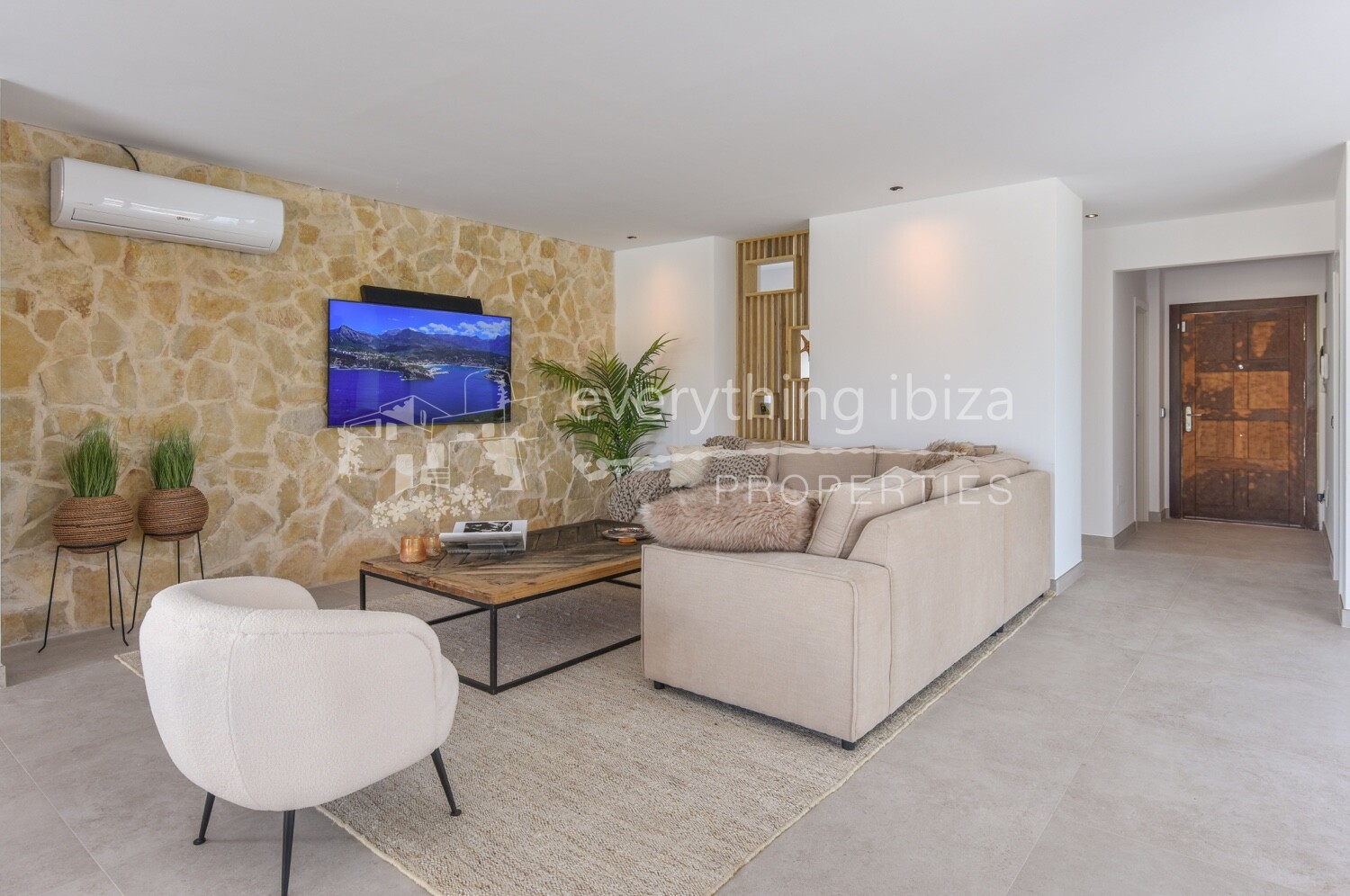 Magnificent Modern Villa in Super Location with Tourist License, ref. 1618, for sale in Ibiza by everything ibiza Properties